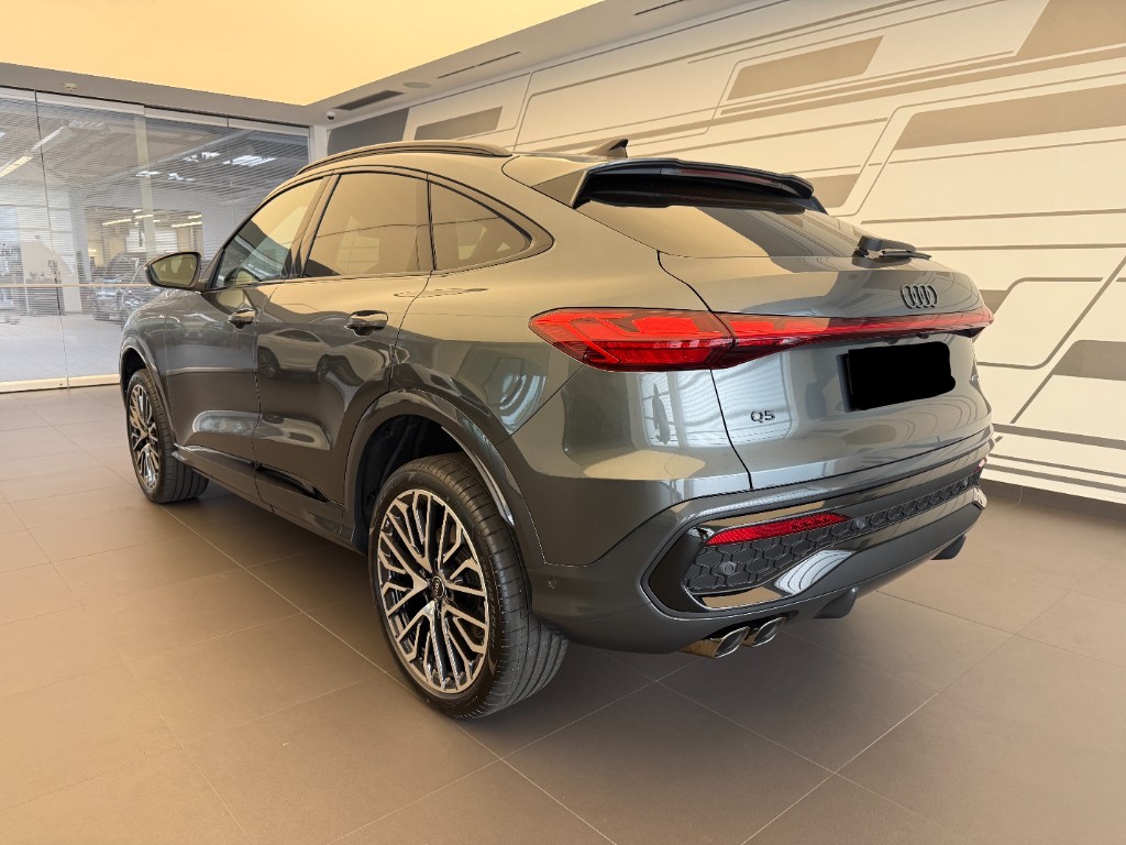 AUDI Q5 2.0 TDI QUATTRO S-LINE | SKLADEM | NOVÝ MODEL | nové české auto | ihned k předání | novinka 2025 | naftové rodinné suv | šedá Daytona metalíza | černá alcantara | paket TECH PRO | displej spolujezdce | super výbava | VIP sleva | nákup online | ihned k předání | AUTOiBUY.com